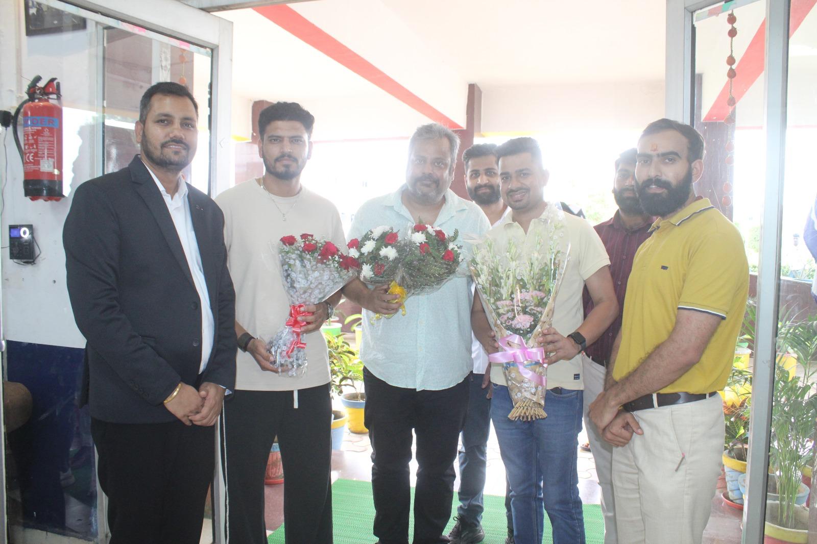 Group photo with Vaibhav Arora